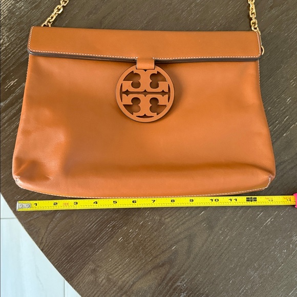 Tory Burch Shoulder Bag with Gold Chain - Picture 10 of 12